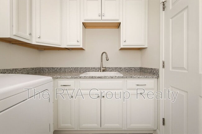 Building Photo - 5025 Rivermere Ln