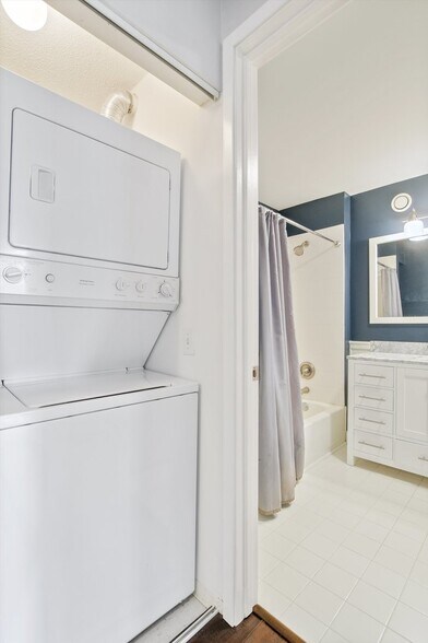 Building Photo - 545 N Dearborn St