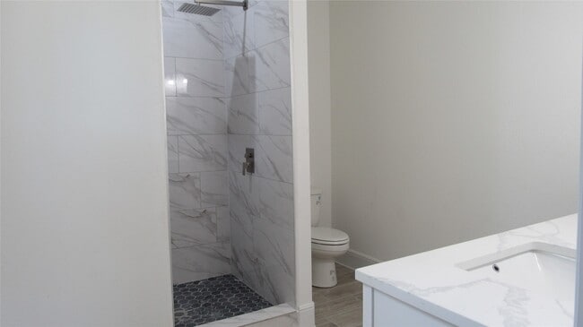 Building Photo - 401 Deep Woods Ln