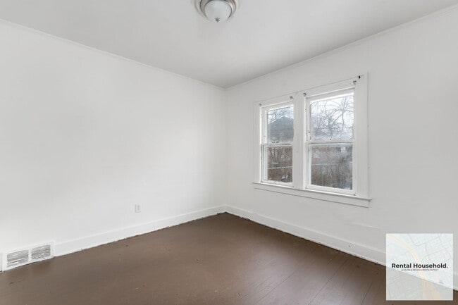 Building Photo - 2649 Pasadena St