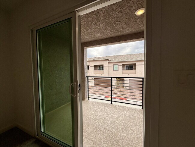 Building Photo - 3 BED 2.5 BATH 2 BALCONY 2 CAR GARAGE TOWNHOUSE IN HENDERSON FOR RENT!!