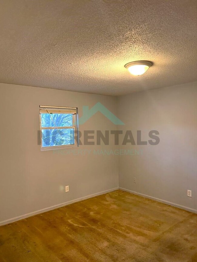 Building Photo - Coming Soon: Renovated 2-Bedroom, 1-Bathro...