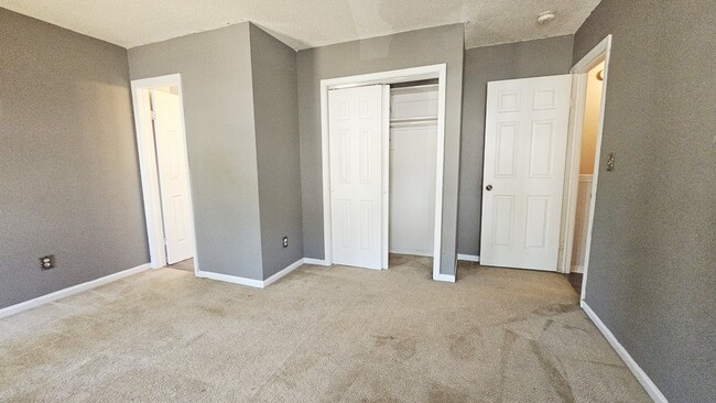 Building Photo - 812 Zircon Ct