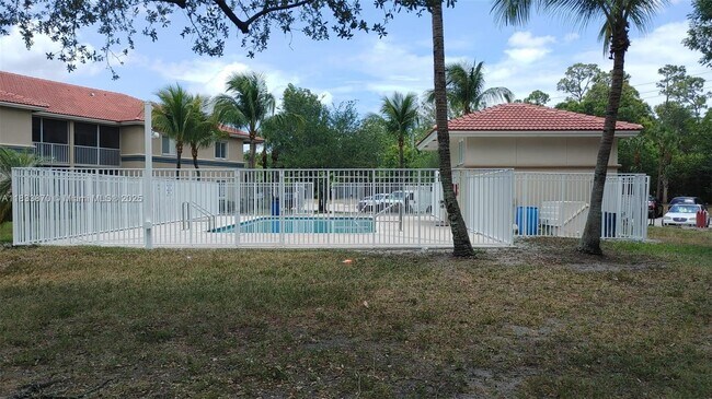 Building Photo - 1165 Golden Lakes Blvd