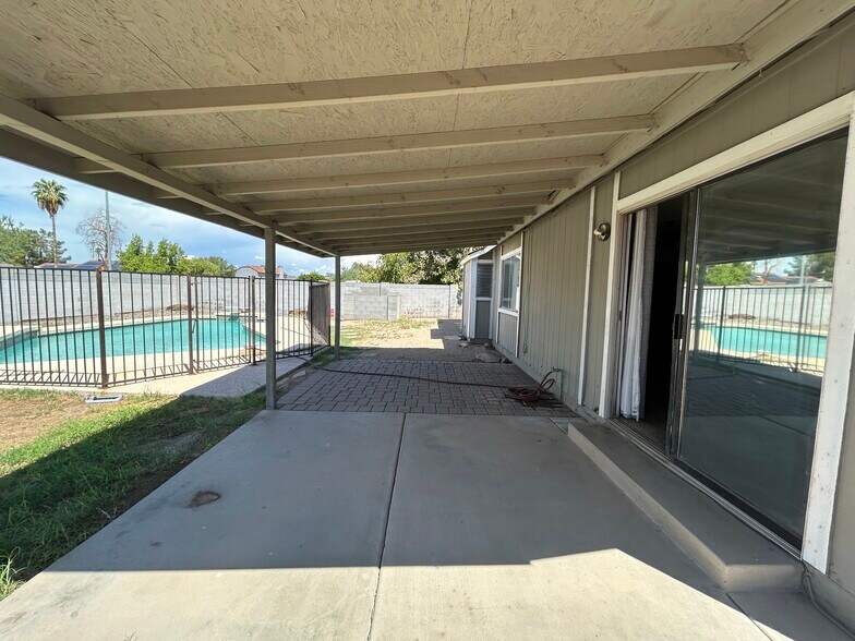 Building Photo - 6150 W Mauna Loa Ln