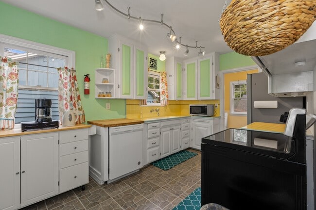 Building Photo - 1411 W Fort St