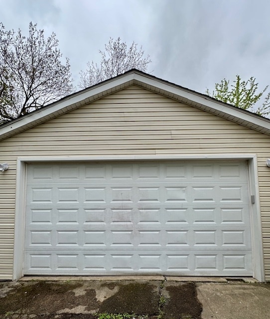 Building Photo - 147 Country Club Dr