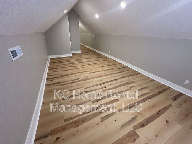 Building Photo - 4010 S Benton Ave