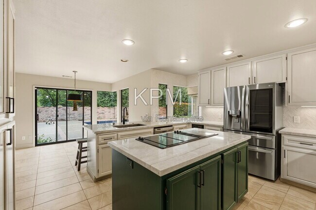 Building Photo - 3342 Cove Cir