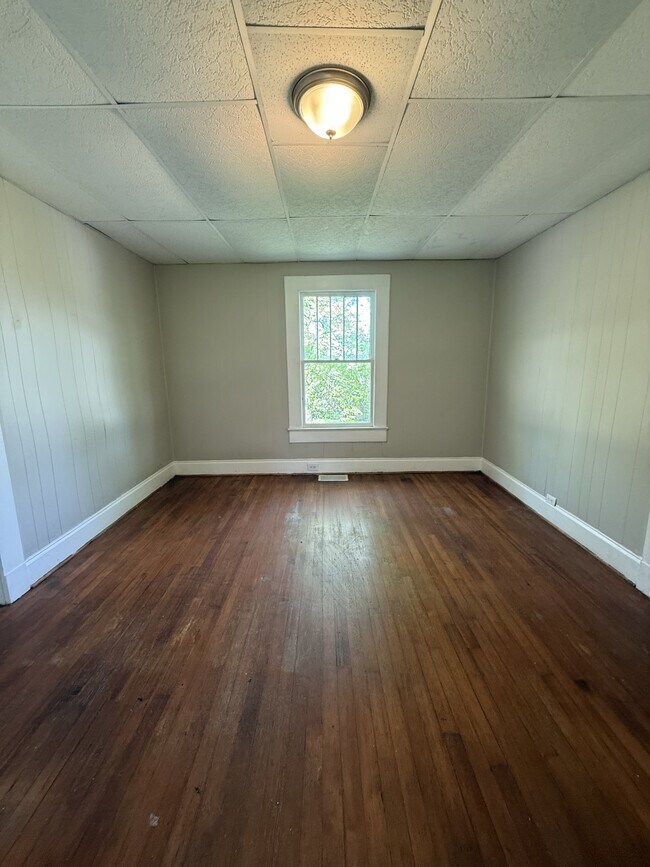 Building Photo - 1545 29th Street Ensley