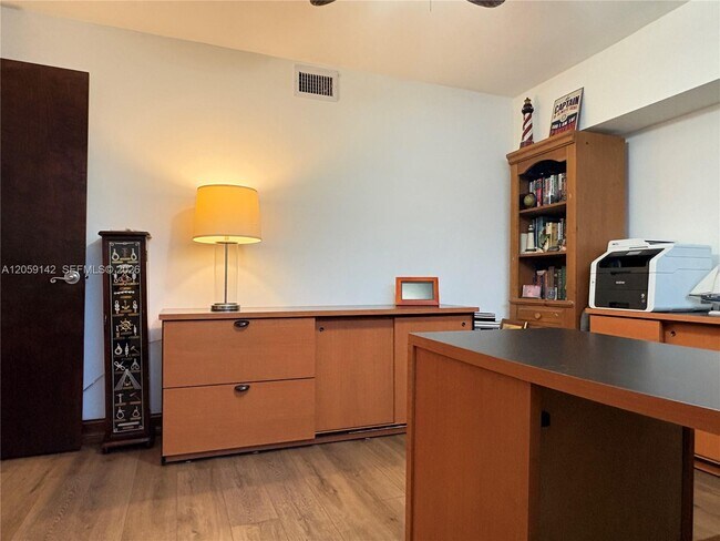 Building Photo - 6610 SW 104th Ct