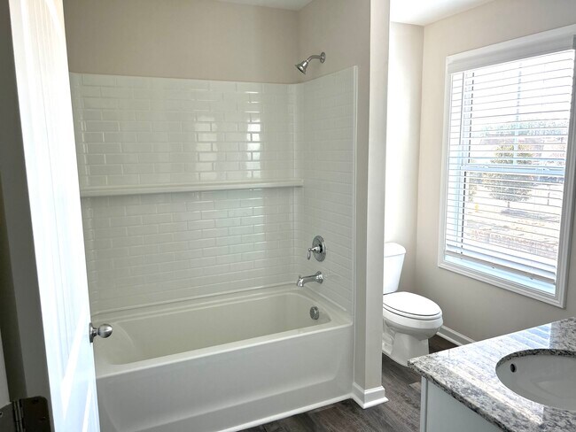 Building Photo - 704 Rill Dr