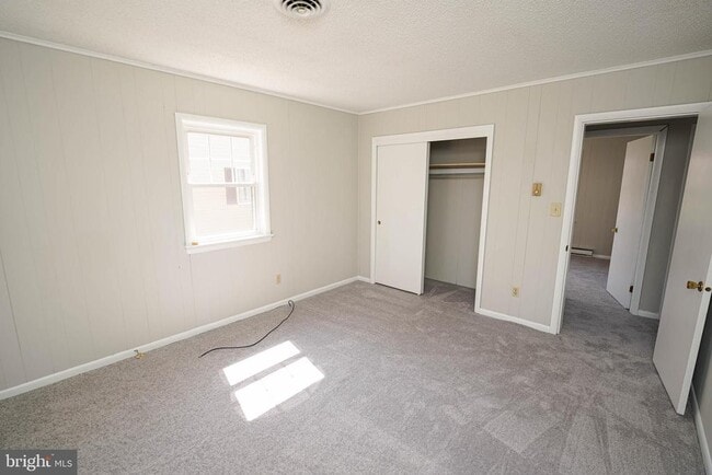 Building Photo - 115 Ridgefield Ln