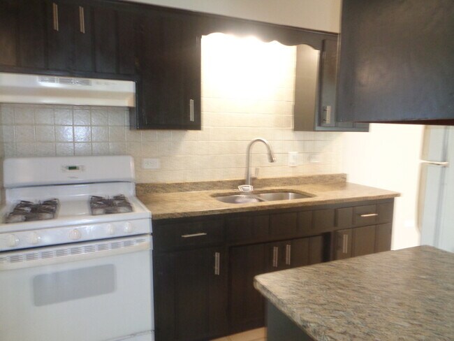 Building Photo - 6338 W 99th Pl