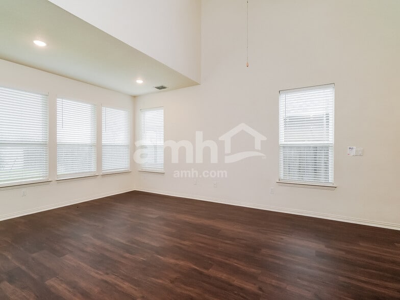 Building Photo - 2739 Spencebrook