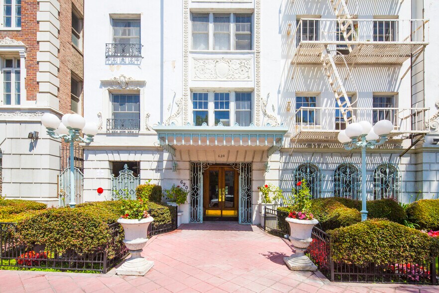 The Versailles 620 S St Andrews Pl Los Angeles CA 90005 Apartment