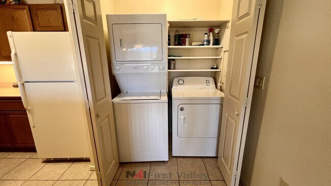 Building Photo - 1 Bed/1 Bath Upstairs Executive **Move In ...