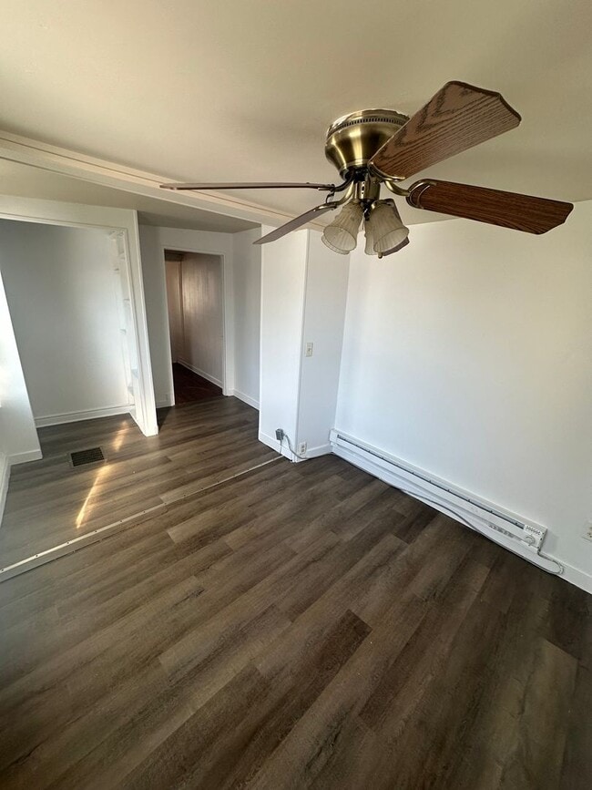 Building Photo - 728 Glen Pl