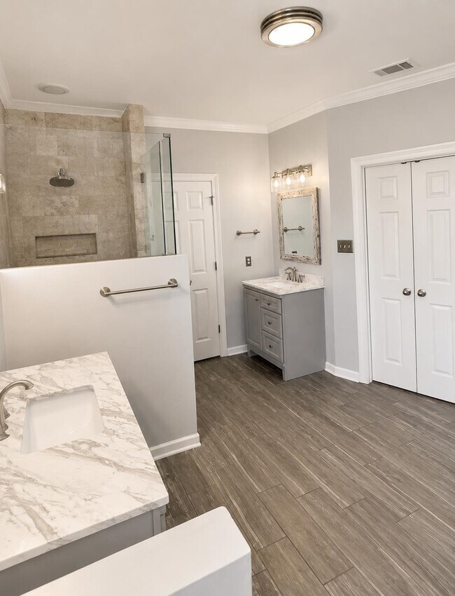 Building Photo - 949 Oak Arrow Cove