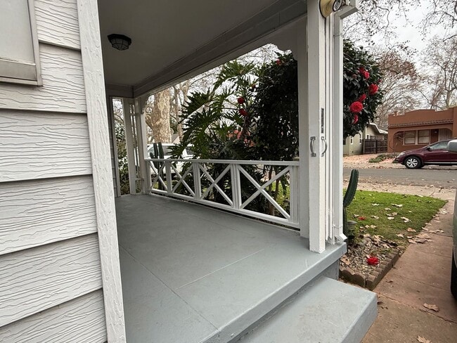 Building Photo - Cozy 2 bed 1 bath available now!