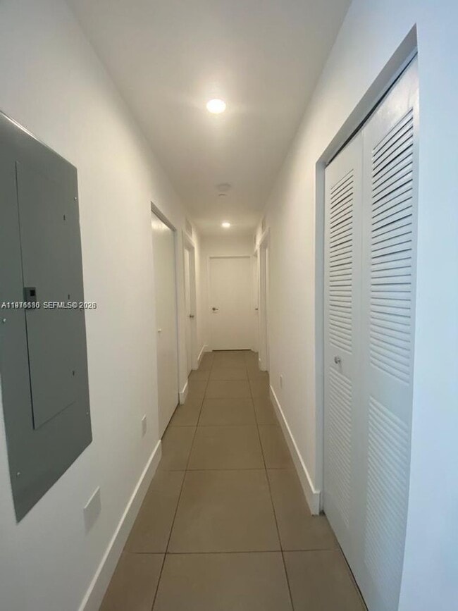 Building Photo - 2561 NE 193rd St