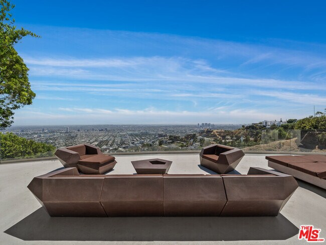 Building Photo - 8460 Cole Crest Dr