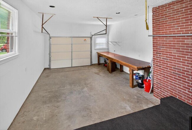 Building Photo - 525 Hannibal St