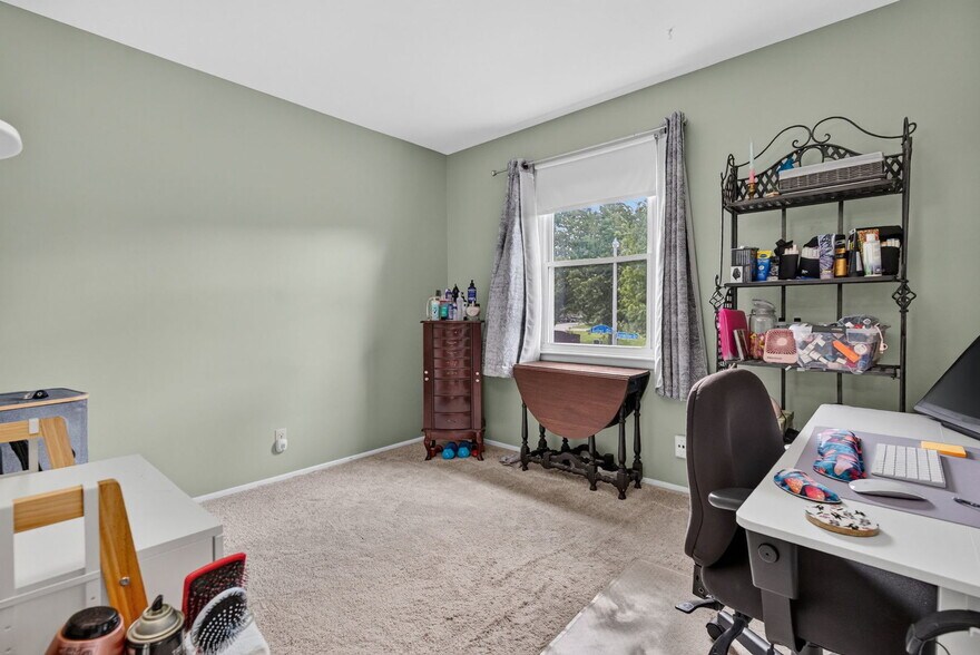 Building Photo - 2303 Aster Dr