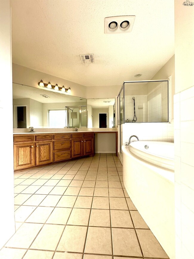 Building Photo - 3028 Whitehall Ln