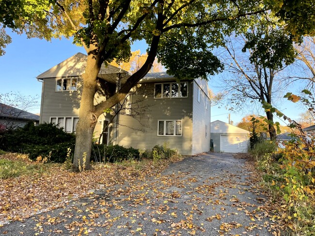 Building Photo - 2110 Swan Ln