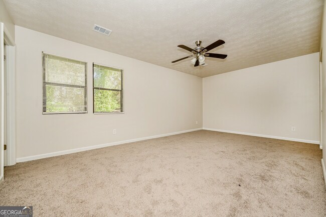 Building Photo - 4276 Old Lake Dr