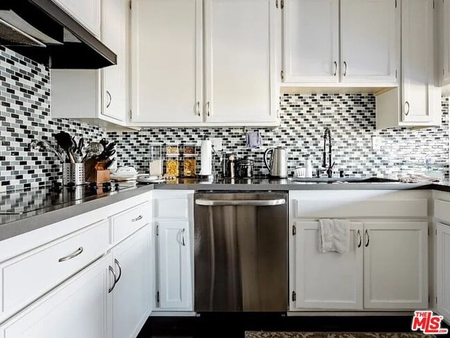 Building Photo - 14245 Dickens St