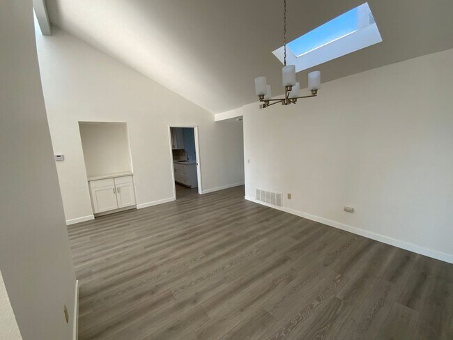 Building Photo - 3 Bedroom Condo on the Bay!