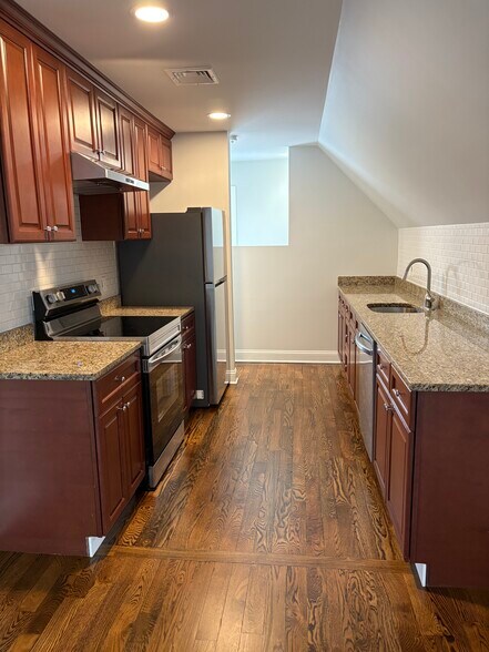 Building Photo - 117 Atwater Ave