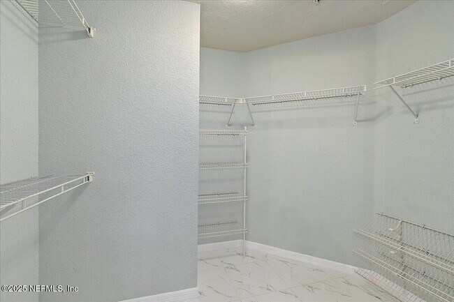 Building Photo - 13810 Sutton Park Dr N