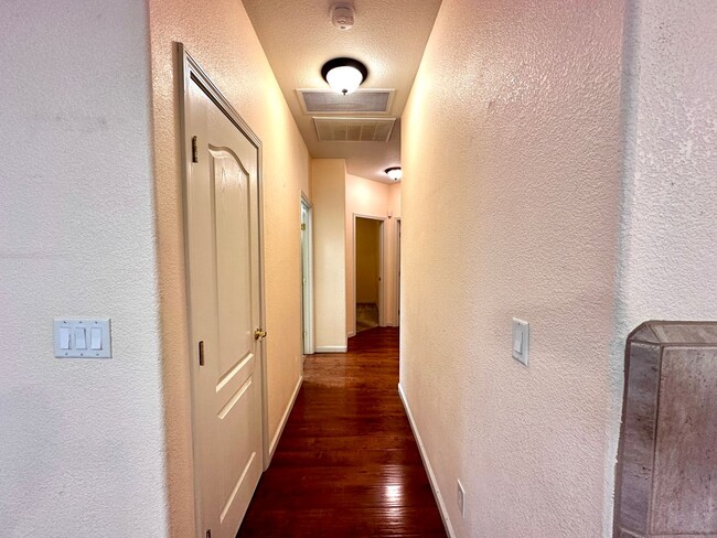 Building Photo - 3 Bedroom House Coming Available