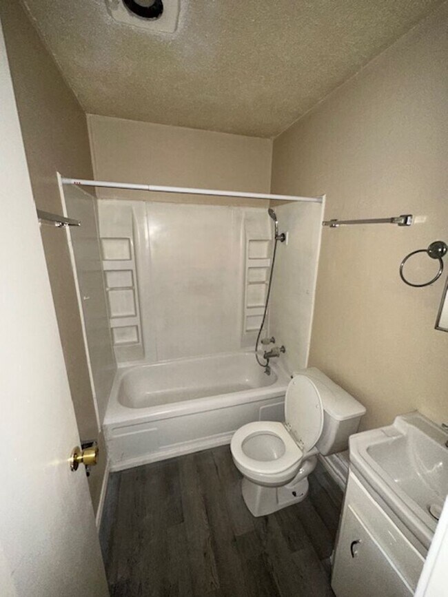 Building Photo - 2217 Lowden St