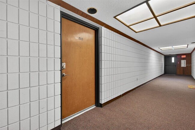 Building Photo - 2583 Countryside Blvd
