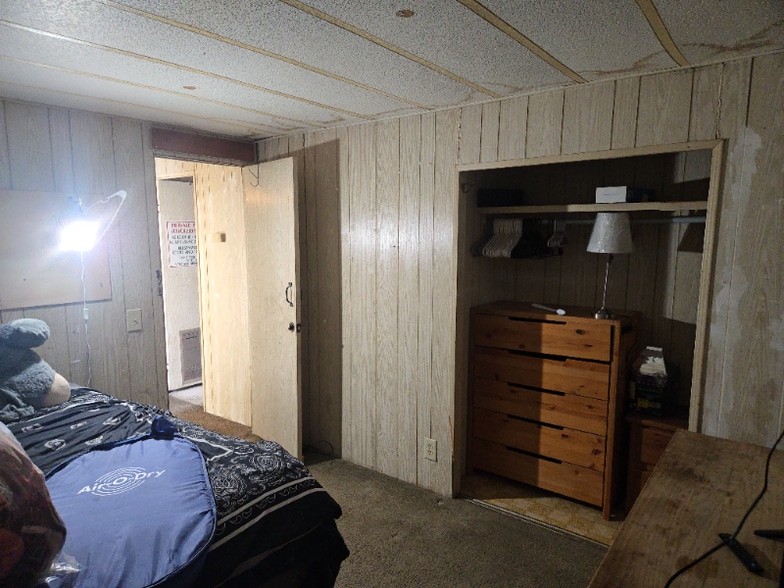 Building Photo - 17900 Sierra Hwy