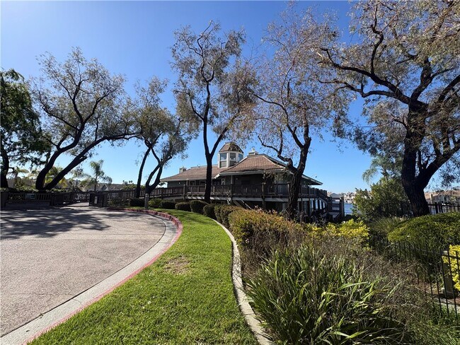 Building Photo - 4600 Vía Pamplona
