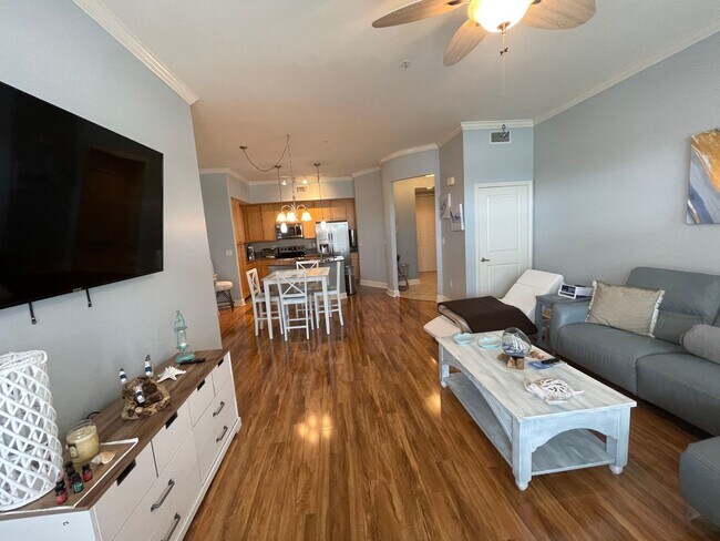 Building Photo - Island Reserve - 1312