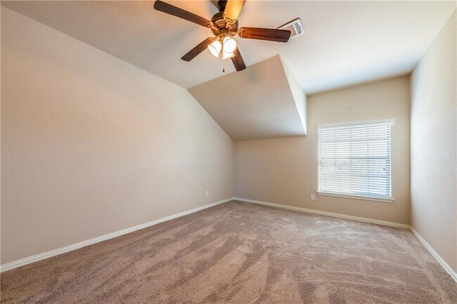 Building Photo - 2005 Santa barbara Ct