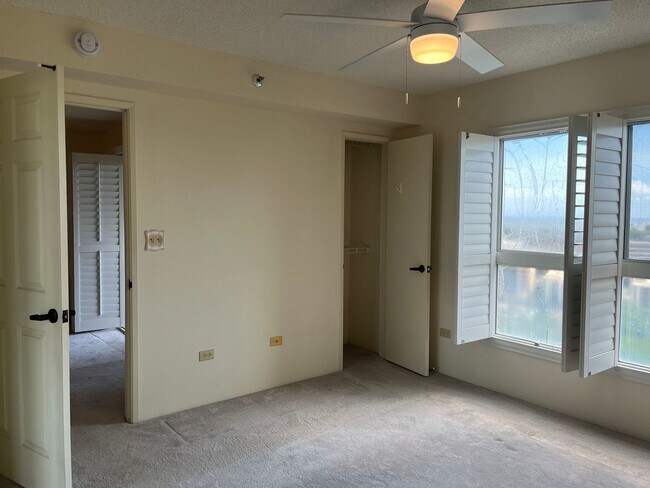 Building Photo - Country Club Villas - 2 bedrooms, 2 bath u...