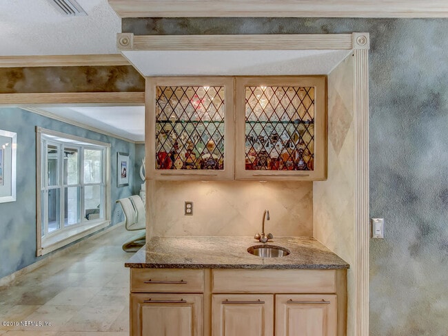 Building Photo - 88 Oakwood Rd