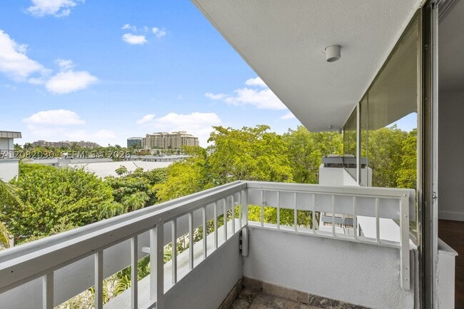 Building Photo - 150 Sunrise Dr