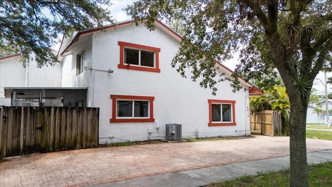 Building Photo - 5410 SW 43rd Terrace