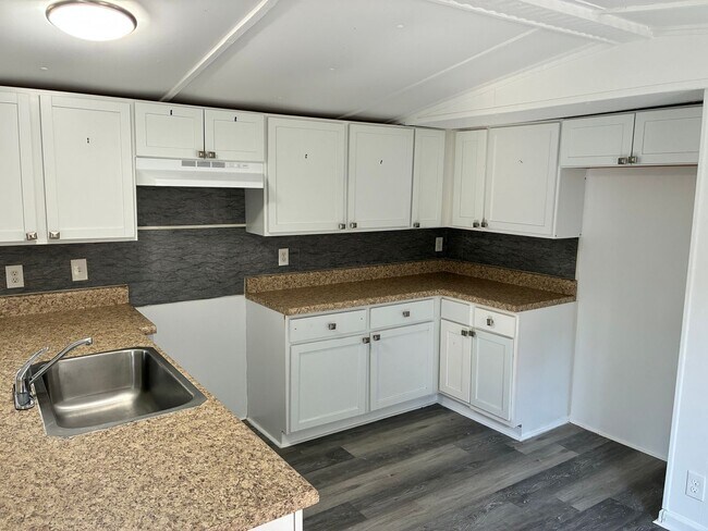 Building Photo - Newly remodeled home is located in Lancaster, SC 29720.