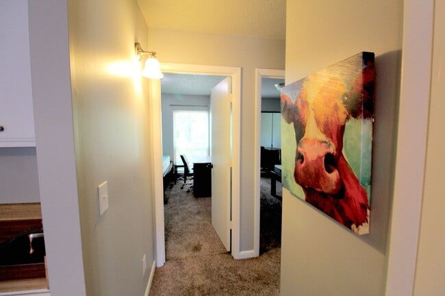 Building Photo - 1320 Bradley Dr