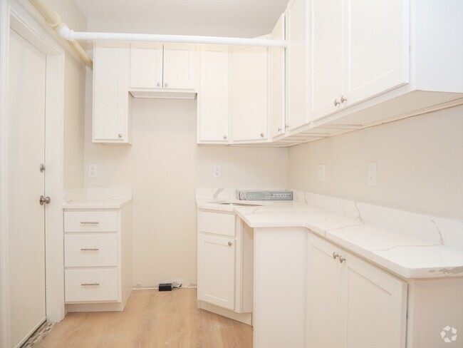 Building Photo - 16 Beals St