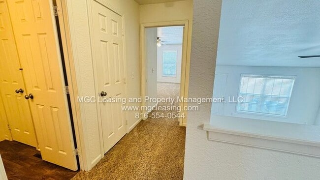 Building Photo - 3 bedroom Duplex with unique floor plan in...